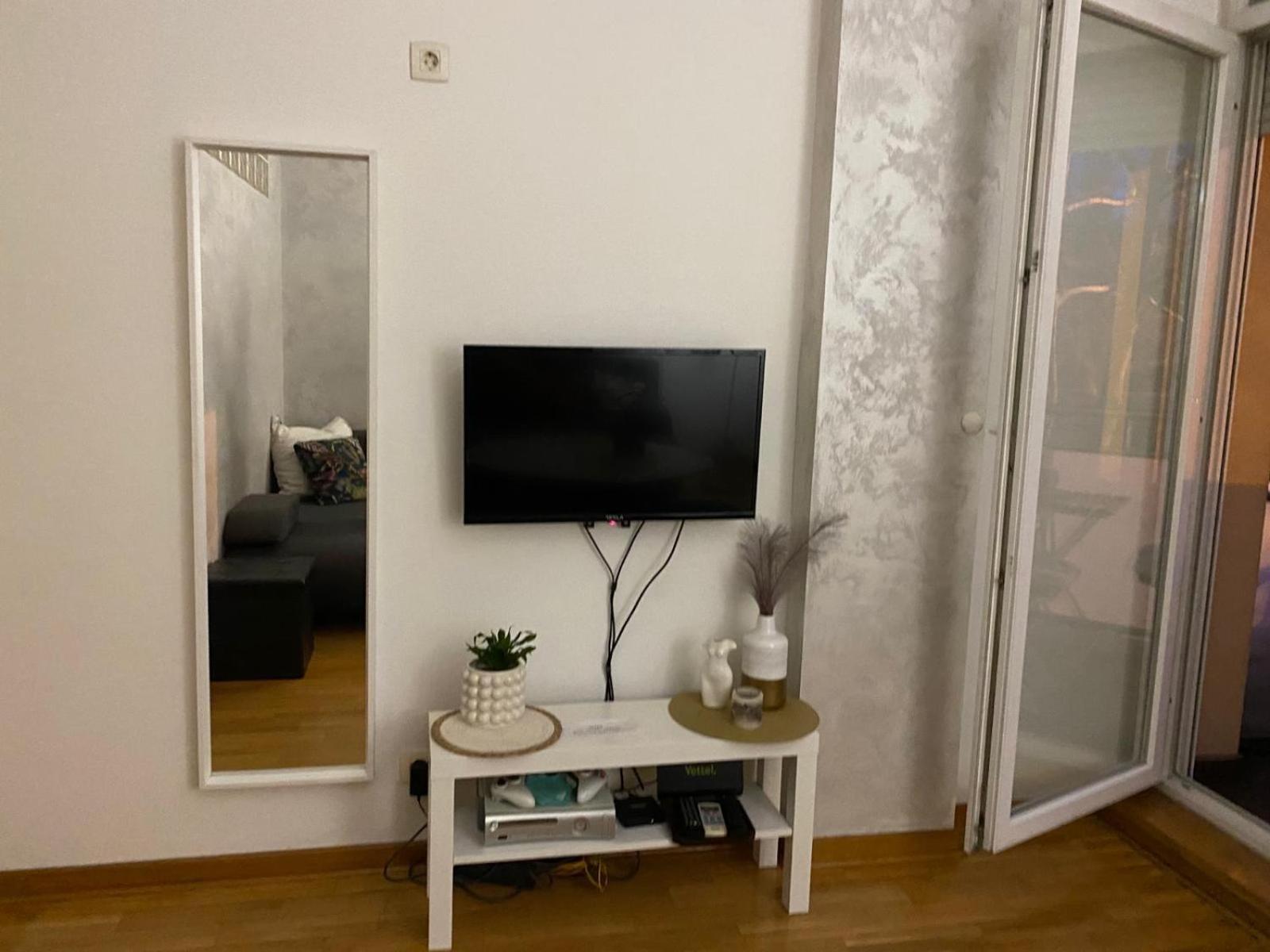 Apartman Bella Novi Beograd Bezanija Exteriör bild